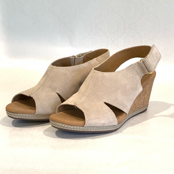 Clarks Shoes - Clarks Comfort Platform Sandal Size 8.5 Sand